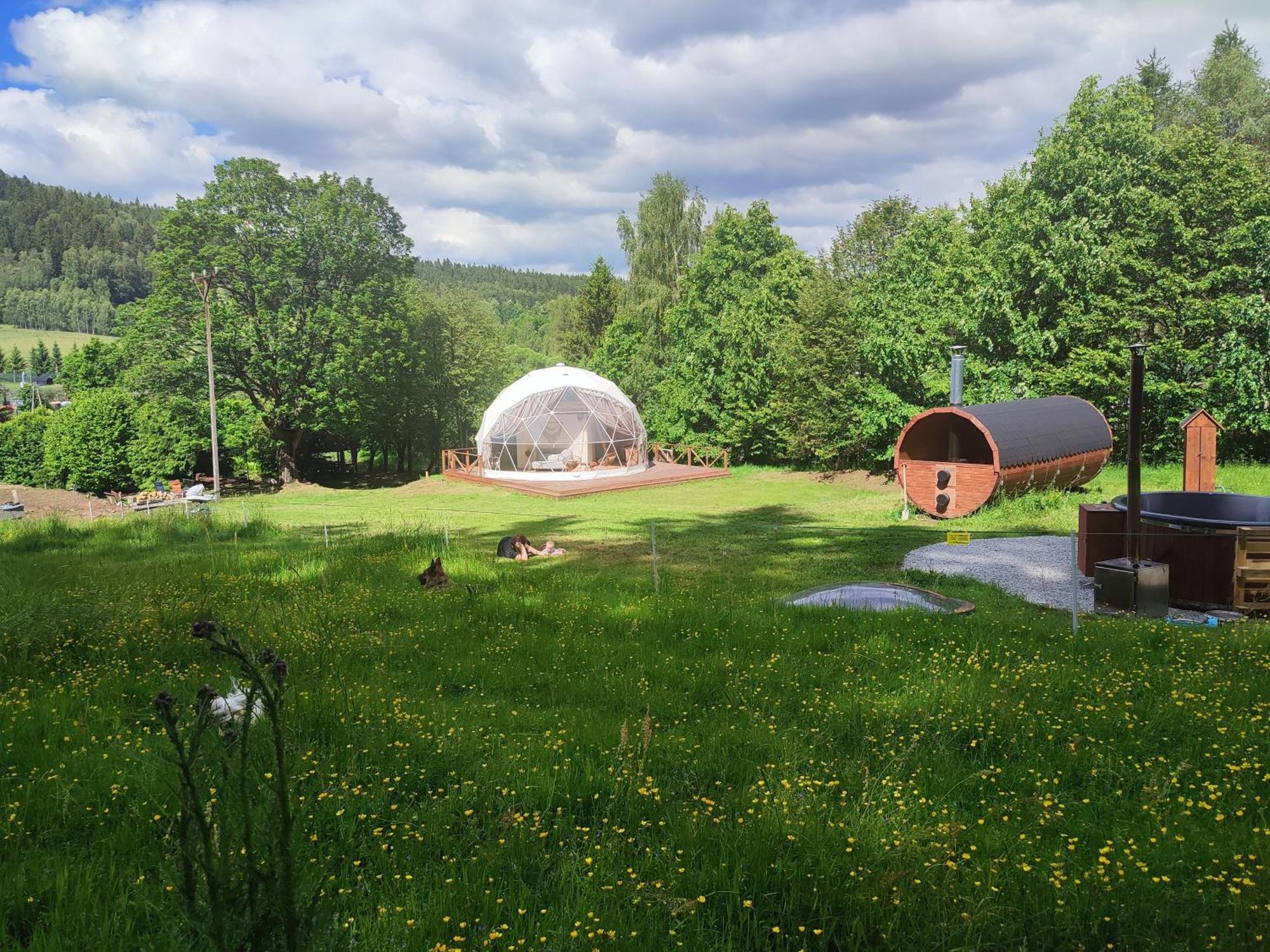 Forrest Glamp Hotel Mieroszow Bagian luar foto